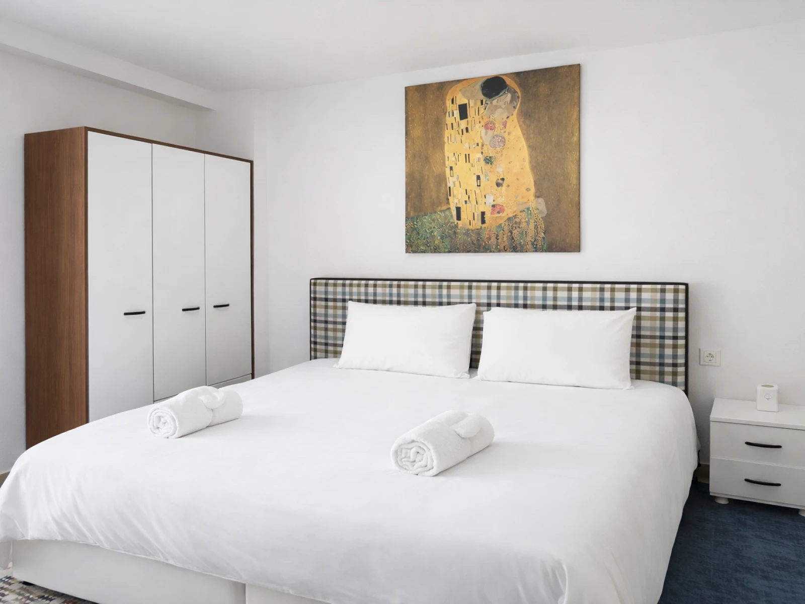 Kuşadası Lavender Residence B4 bedroom with wardrobe area