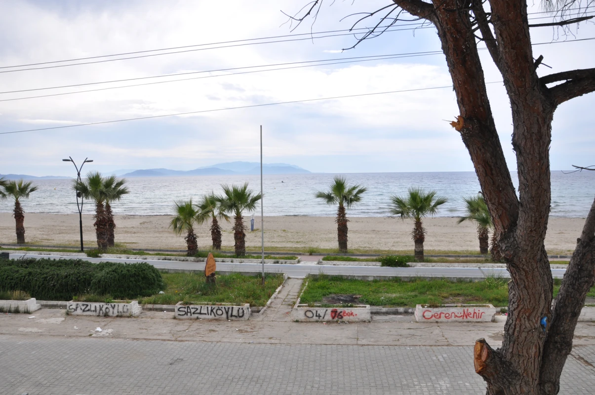 Kuşadasın'da denize sıfır villa