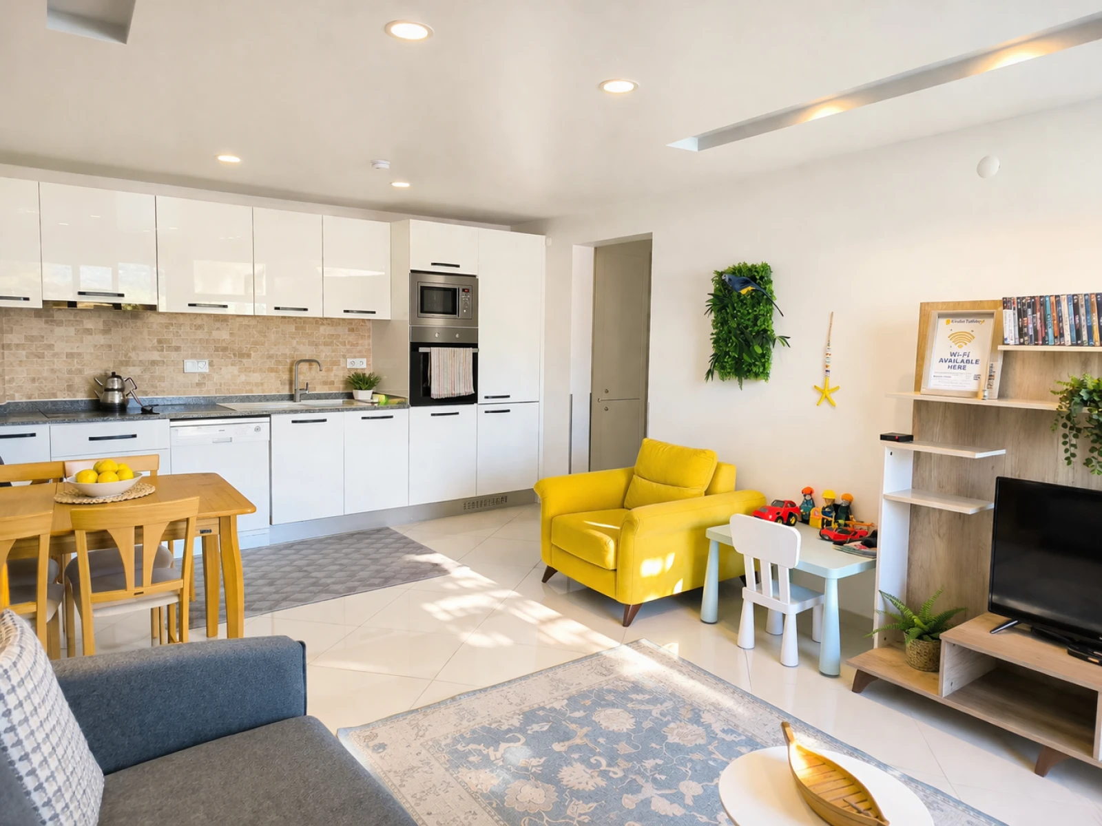 Kuşadası Lavender Residence C2 açık plan salon, mutfak ve yemek alanı