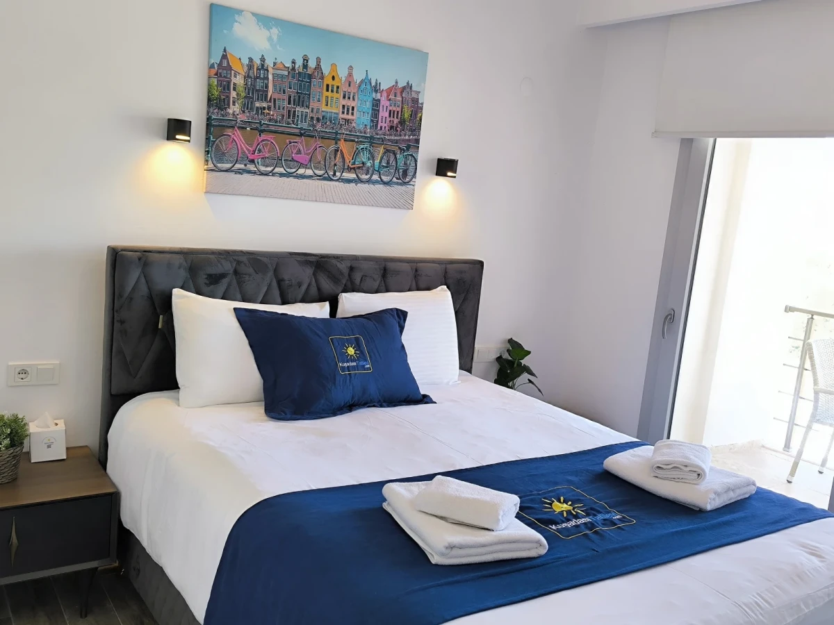 Kuşadası Lavender Residence D7 çift kişilik yataklı ebeveyn odası