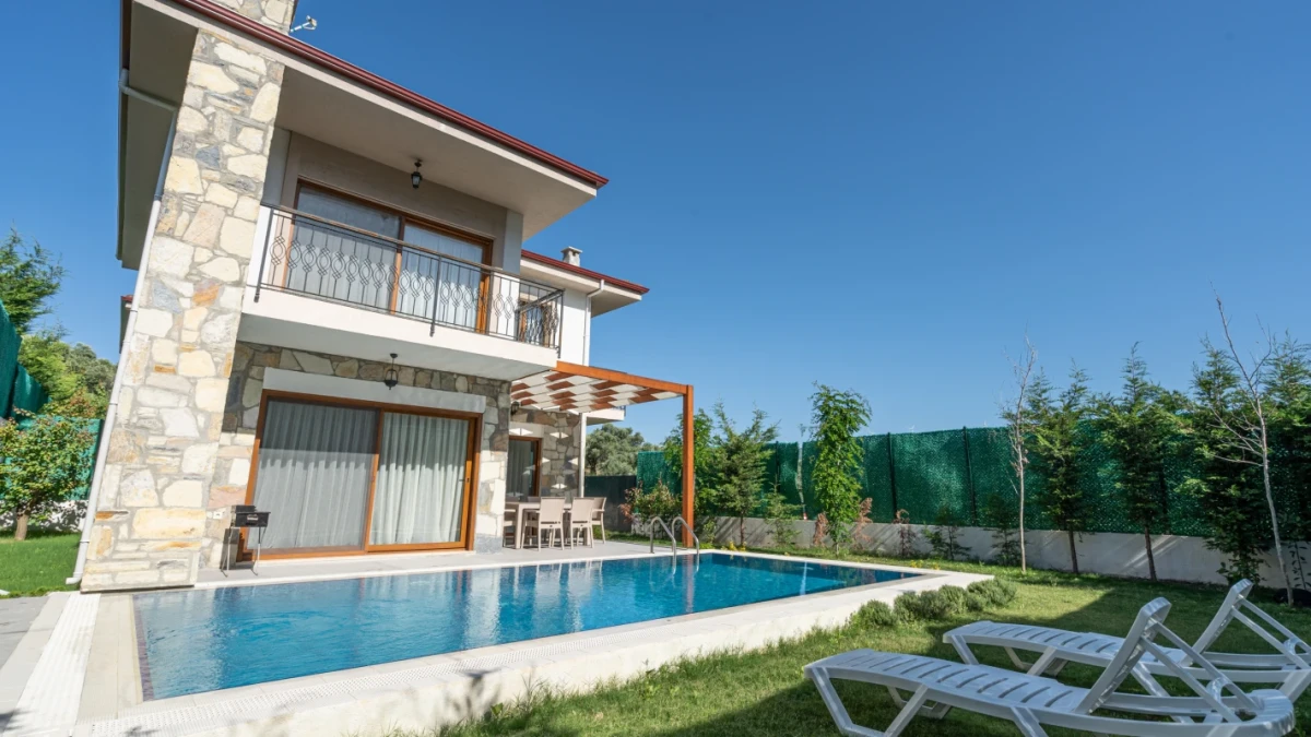 Villa garden with sun loungers and private pool