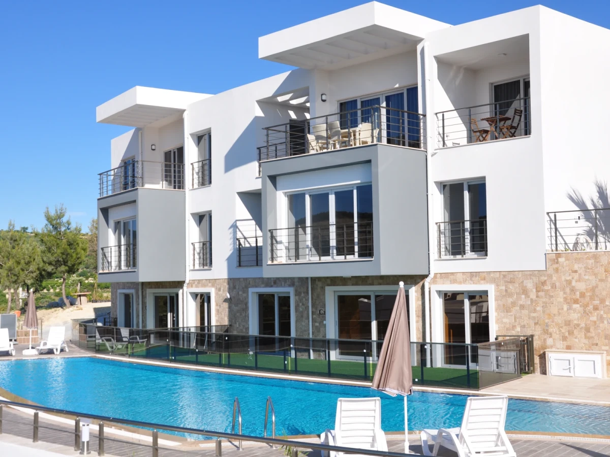 Kuşadası Lavender Residence C2 havuz kenarı dış cephe görünümü