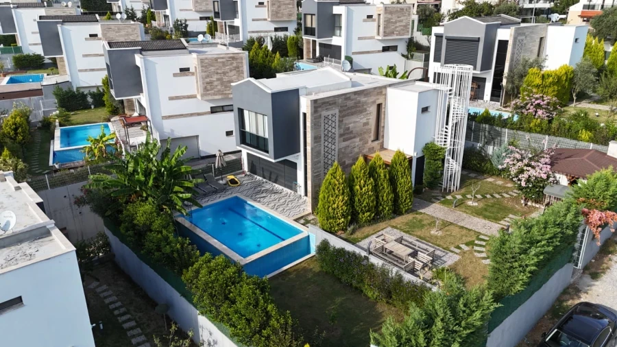 Ultra Luxury Villa in Kuşadası Soğucak: Sea View, Private Pool and 500m² Garden!