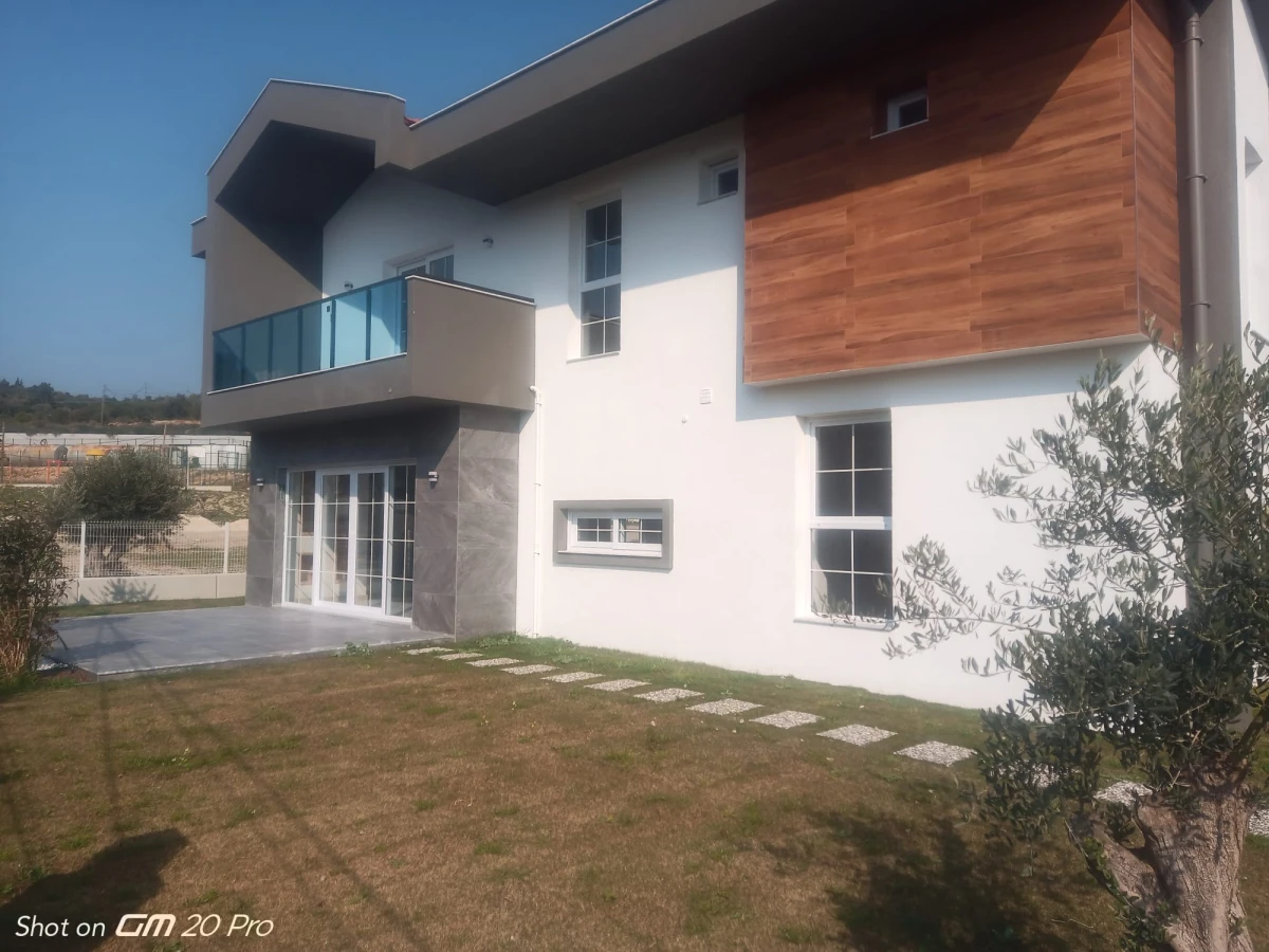 KUŞADASI PLAJA YAKIN SATILIK LÜKS MÜSTAKİL VİLLA