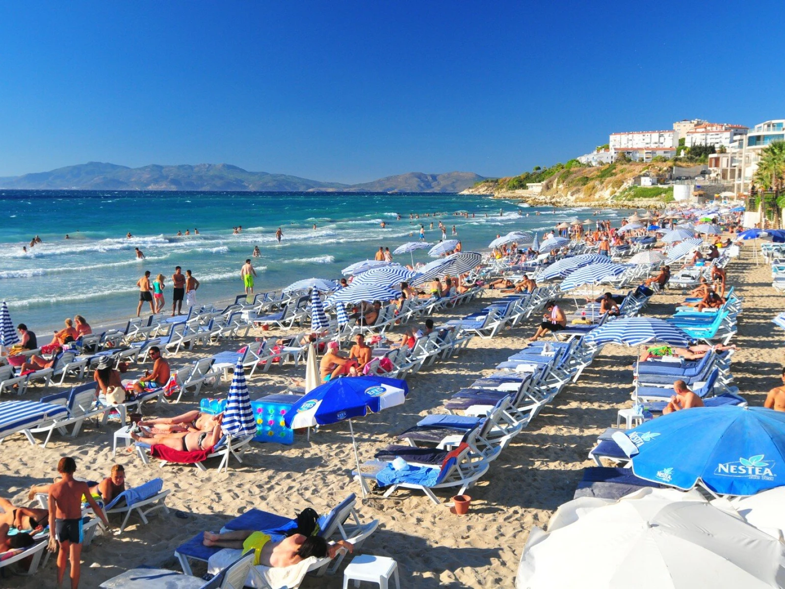 Kuşadası kadınlar denizi plaju