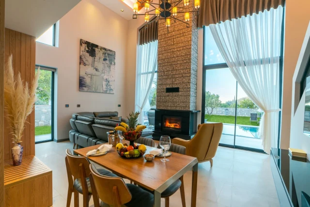 valley villas dining table