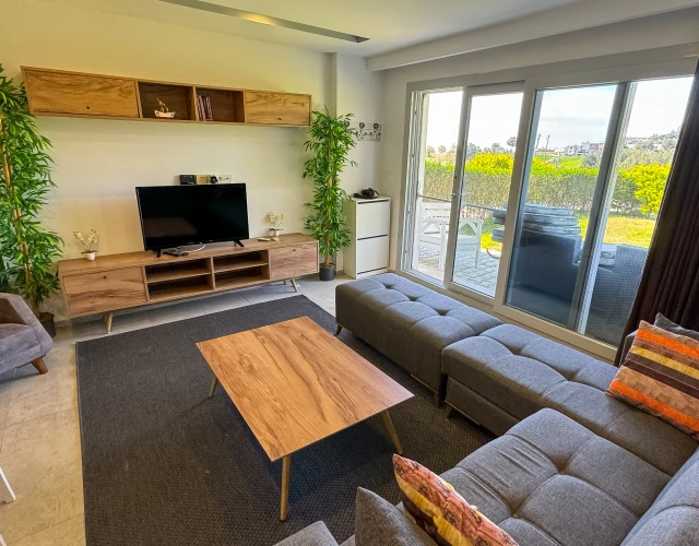 lavender-gardenview-livingroom