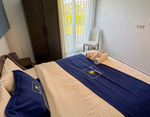 lavender-gardenview-bedroom2