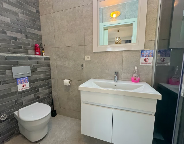 lavender-poolview1-bathroom1