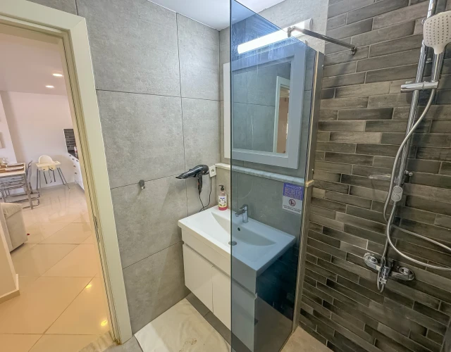 lavender-poolview1-bathroom2