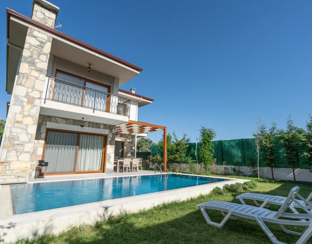 caferli-deluxe-villa-2+1-outview