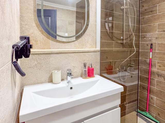 lavender-gardena2-bathroom