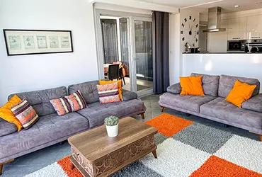 lavender-poolview4-livingroom