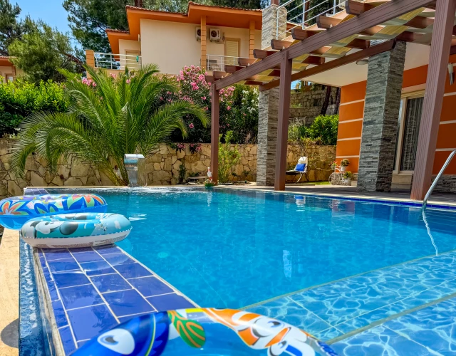 villa-siesta-pool-en