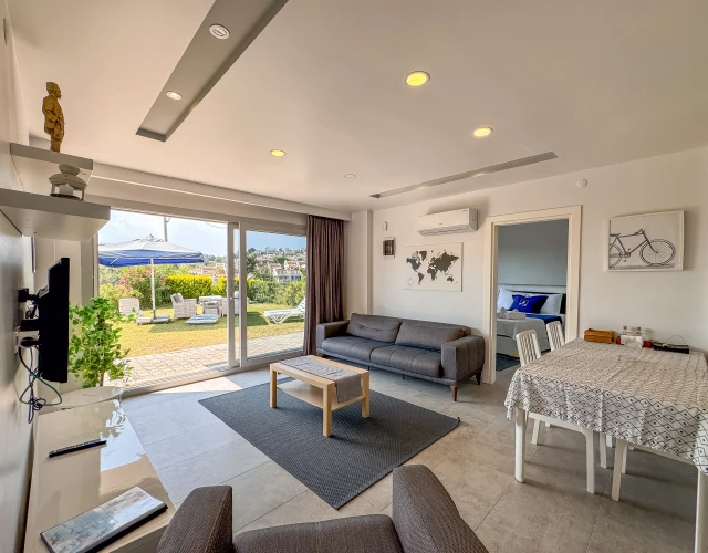 lavender-gardenviewb2-livingroom3