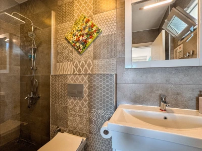 Kuşadası Lavender Residence D7 sink and bathroom detail