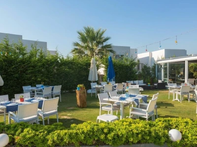 Kuşadası Lavender Residence Panorama Restoran bahçe oturma alanı